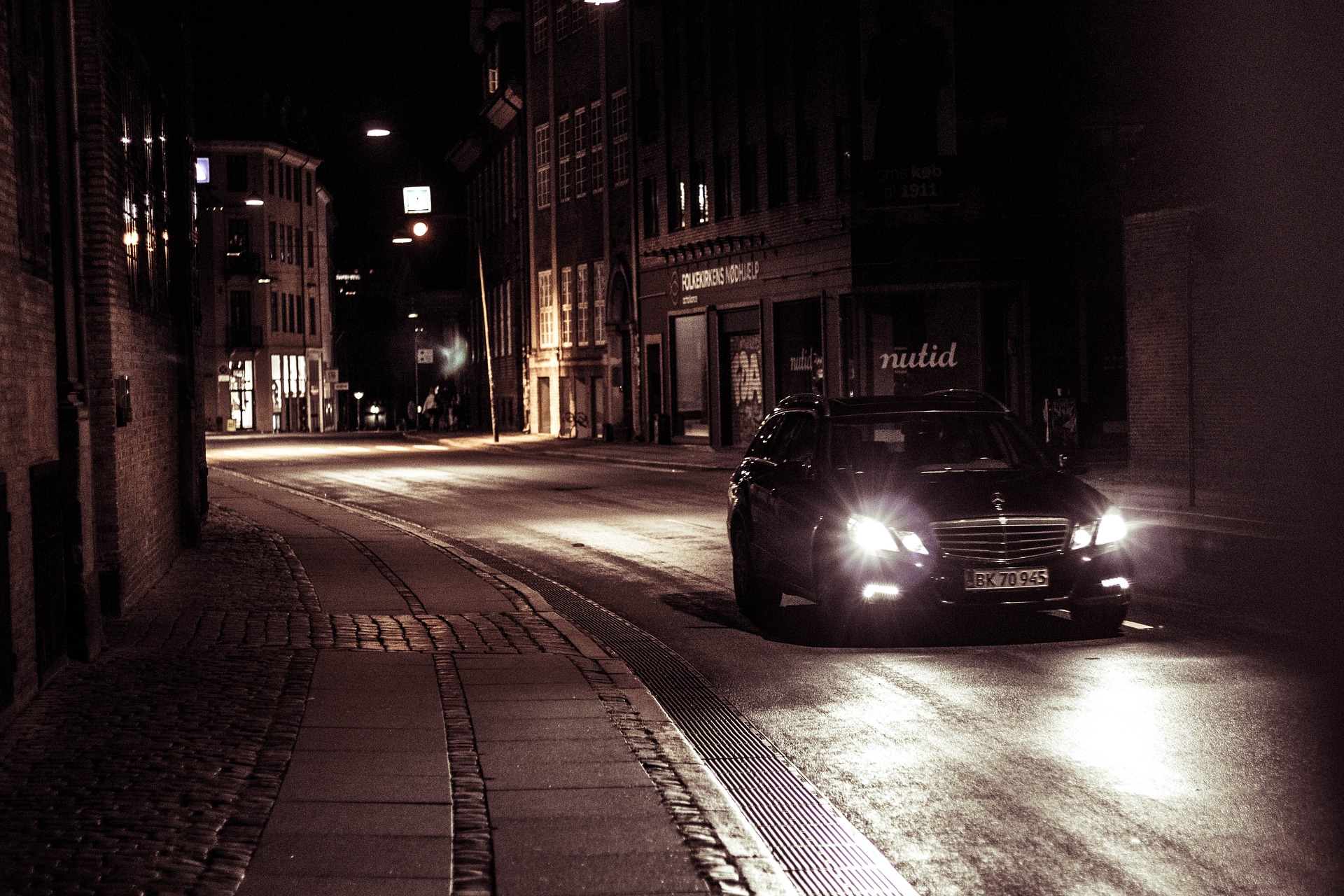 car-2648589_1920